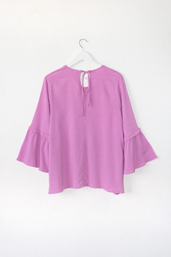Blusa LENA, Blusa manga 3/4 con volados, evasé y abertura en la espalda - tienda online