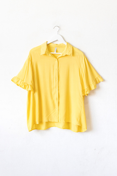 Blusa Cokona, Blusa estilo camisa con cartera oculta y botones, mangas mariposa con volados - tienda online