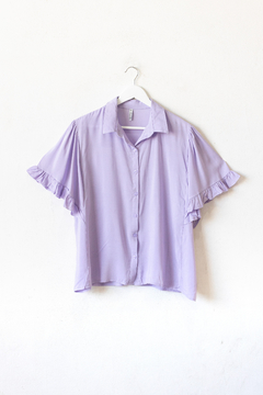 Blusa Cokona, Blusa estilo camisa con cartera oculta y botones, mangas mariposa con volados