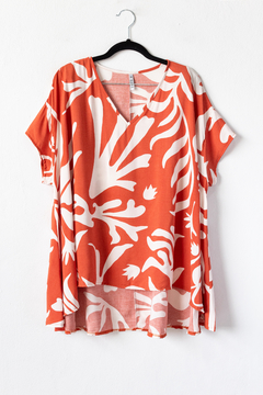 Blusa BRISEIDA, Blusa escote v amplia de fibrana estampada con terminacion en ruedo curva en internet