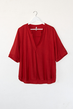 Blusa TADEA, Blusa con cuello mao y esc V. Terminación curva - tienda online