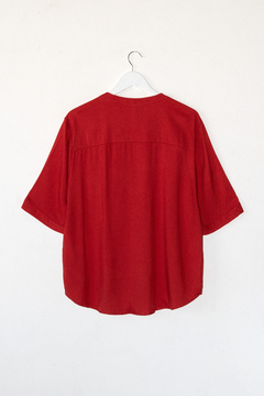 Blusa TADEA, Blusa con cuello mao y esc V. Terminación curva