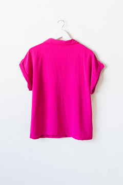 Blusa REA, Blusa con botones y presillas en mangas en internet