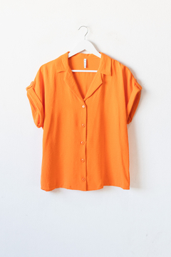 Blusa REA, Blusa con botones y presillas en mangas - tienda online