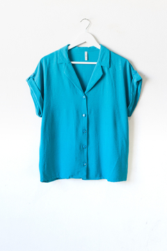 Blusa REA, Blusa con botones y presillas en mangas