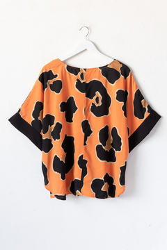 Blusa MEL, Blusa con mangas caídas y puños a contratono. - comprar online