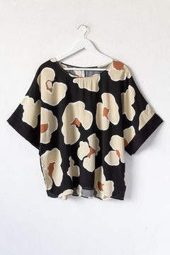 Blusa MEL, Blusa con mangas caídas y puños a contratono. - tienda online