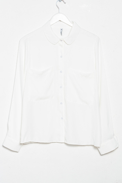 B929 Syes, Camisa cuello redondo con doble bolsillo maxi, Talles grandes - SYES | Mayorista