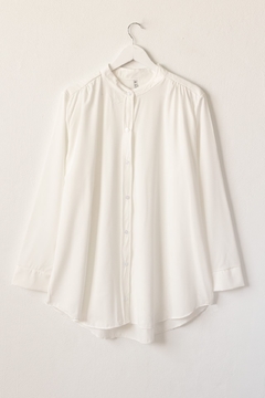 Camisa ELO, Camisa manga larga con cuello mao y frunces en hombro - tienda online