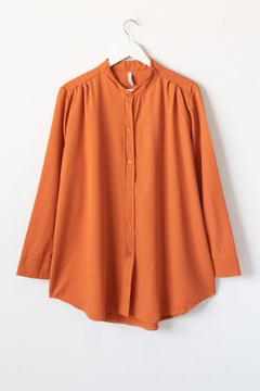 Camisa ELO, Camisa manga larga con cuello mao y frunces en hombro en internet