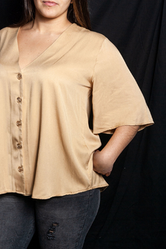 B937 Syes, Blusa con cruce manga campana 3/4, talles grandes - comprar online
