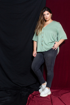 B937 Syes, Blusa con cruce manga campana 3/4, talles grandes - SYES | Mayorista
