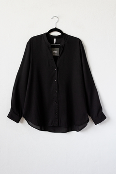 Camisa ODILE, Camisa con cuello mao, recta, manga larga con cartera y botones. - tienda online