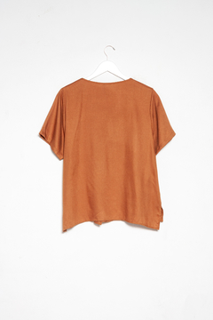 Blusa Gadea, Blusa manga corta con recorte a la mitad y frunce formando volado - comprar online