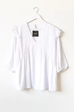 Blusa NOELIA, Blusa escote v amplia con manga 3/4 y volados en hombros
