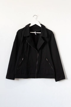 Campera DEBORAH, Campera de abertura asimétrica con cierre y bolsillos