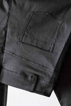Pantalón ALMA engomado, Pantalón chupín corte jeanero con botón y bolsillos en internet