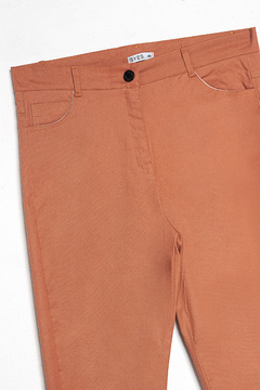 Pantalón Aquetzali, Pantalón básico estilo mom de gabardina, Syes talles grandes en internet