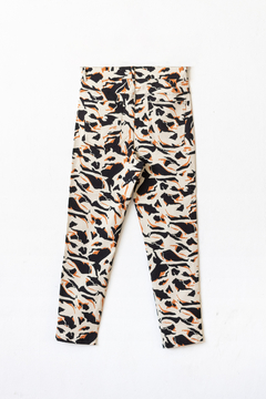 Pantalón CAMELIA, Pantalón corte jeanero, con cierre y bolsillo plaque - comprar online