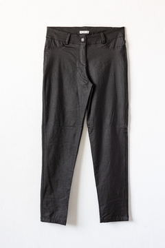 Pantalón ALMA engomado, Pantalón chupín corte jeanero con botón y bolsillos