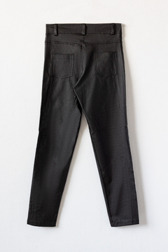 Pantalón ALMA engomado, Pantalón chupín corte jeanero con botón y bolsillos - comprar online