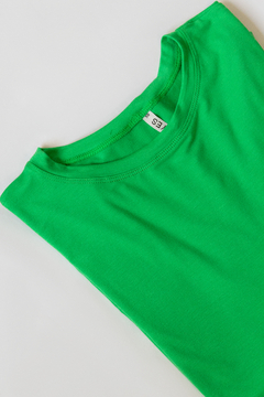 Remera lisa LULI, Remera de cuello redondo, corte recto y manga caída corta
