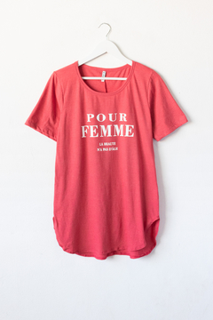 Remera CATHERINA, Remera de algodón con cuello bote y terminaciones curvas estampa FEMME - comprar online