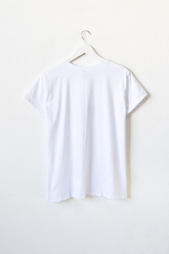 Remera GRETA, Remera cuello redondo, recta. Estampa MADEMOISELLE