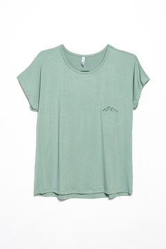 Imagen de Remera Siham, Remera basica con atraque de viscosa bordadomontañas, Syes Talles grandeS