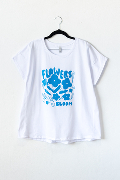 Remera LOURDES, Remera manga caída con recorte en delantero, ESTAMPA FLOWERS BLOOM - comprar online