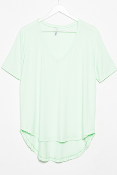 R1099/2/F Syes, Remera escote en V evase lisa, Talles grandes - SYES | Mayorista