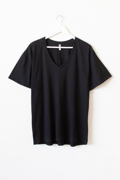 Imagen de Remera SUTTON, Remera recta con escote en v y mangas caídas