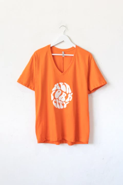 Remera LULU, Remera recta , manga corta y escote en v - comprar online