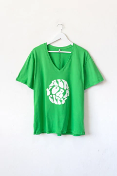 Remera LULU, Remera recta , manga corta y escote en v