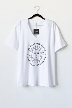 Remera ARIA, Remera de algodón escote en V manga corta, ESTAMPA NO BULLSHIT TODAY - tienda online