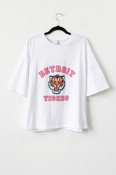 Remera TIGERS, Remera cuello redondo y mangas cortas caídas, estampa Detriot tigers en internet