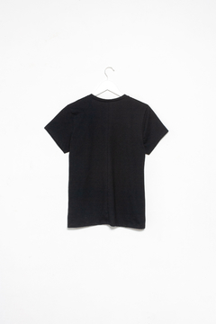 Remera Canis, Remera escote en V manga corta estampaparis torre eiffel - comprar online