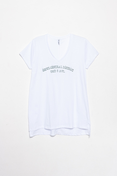 Remera Casiopea, Remera larga escote en V manga corta estampa Seoul Central... en internet
