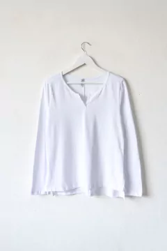 Remera DOMINIQUE, Remera con cuello redondo, cartera abierta en v en internet