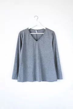Remera LOANA, Remera manga larga escote en V. en internet