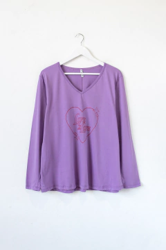 Remera PORTIA, Remera manga larga, recta con escote V (ESTAMPA LOVE IS LOVE) - SYES | Mayorista