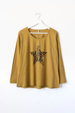 Remera ELISE, Remera recta, manga larga con cuello redondo. ESTAMPA ESTRELLA - tienda online