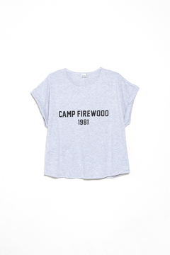 Remera Induske, Remera algodon manga kimono atracada estampa Camp Firewood - SYES | Mayorista