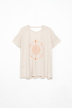 Remera Columvip, Remera manga corta espalda en V estampada - comprar online