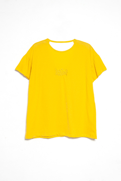 Remera Anik, Remera manga corta espalda de algodon en V bordado "what a feeling"