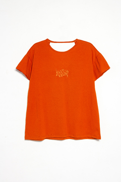 Imagen de Remera Anik, Remera manga corta espalda de algodon en V bordado "what a feeling"