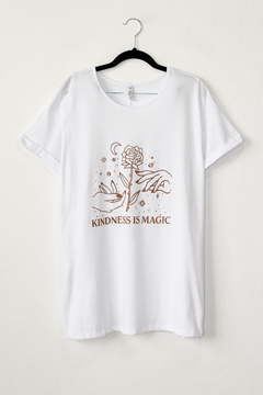 Remera MAGIC, Remera ESTAMPA KINDNESS IS MAGIC en internet