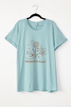 Remera MAGIC, Remera ESTAMPA KINDNESS IS MAGIC - SYES | Mayorista