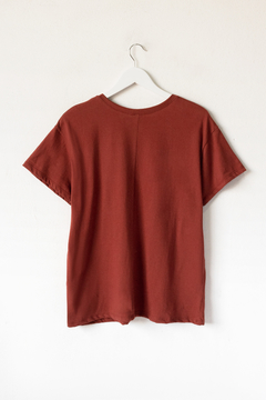 Remera DAMARIS, Remera con cuello redondo, recta. Estampa WISH YOU WERE HERE - tienda online