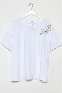 R1162/A Syes, Remera escote redondo bordado Flores Lilas, Talles grandes - comprar online